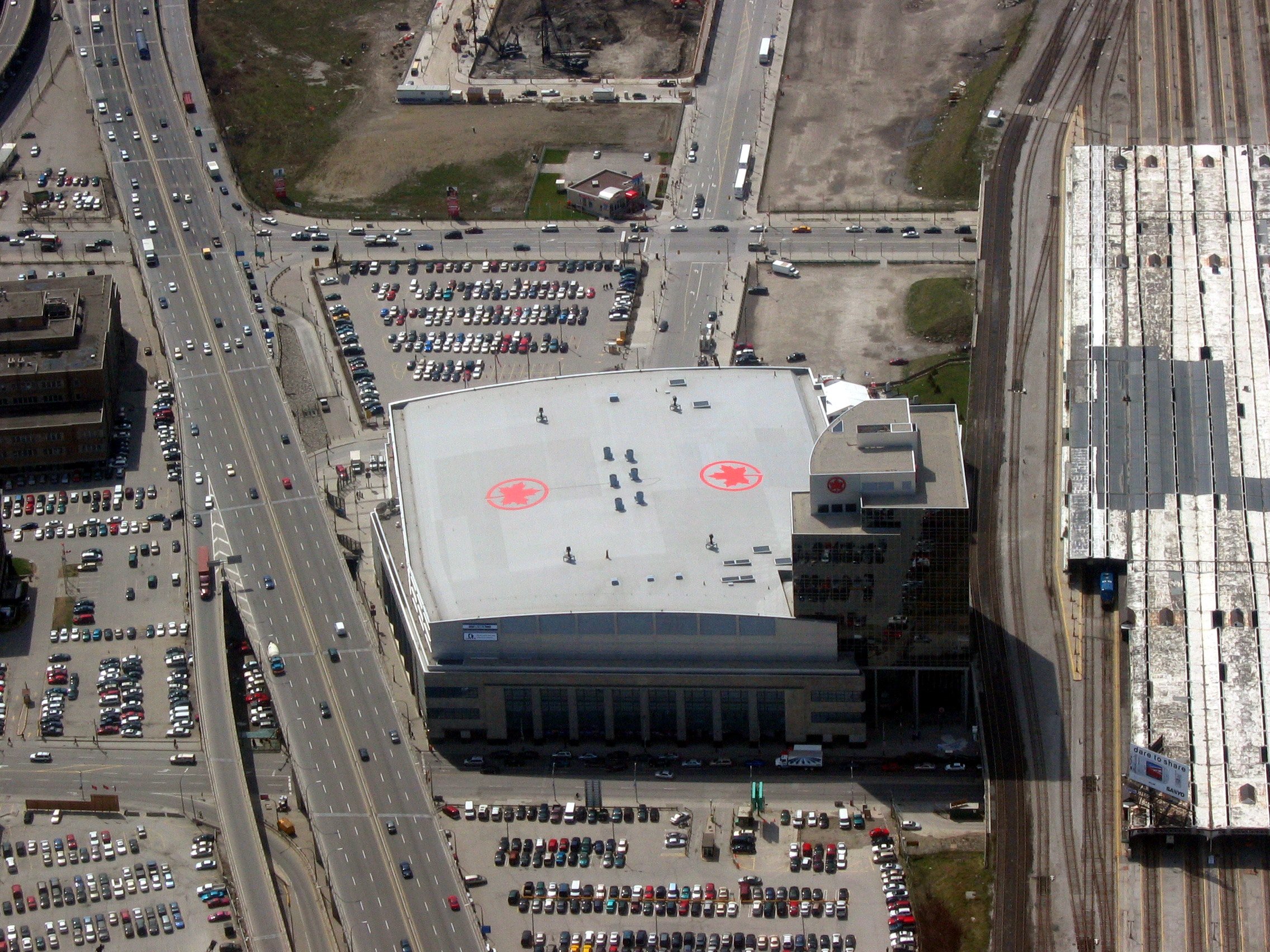 FLying over Toronto April 20 2004 23.jpg